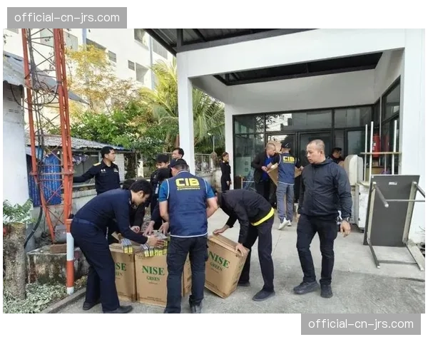 警方突击搜查多家俱乐部，调查潜在的青训球员违规交易