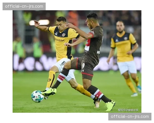 从领先到被逆转:复盘萨勒尼塔纳防线在十分钟内的两次崩盘 从领先到被逆转:复盘萨勒尼塔纳防线在十分钟内的两次崩盘